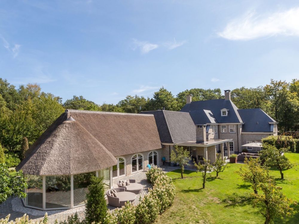 2 Miljoenenvilla S Staan Pal Naast Elkaar Te Koop Gewoonvoorhem