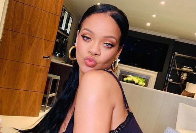 FOTO S VAN RIHANNA NIPPELGATE visual data 7