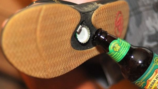 reef slipper met opener